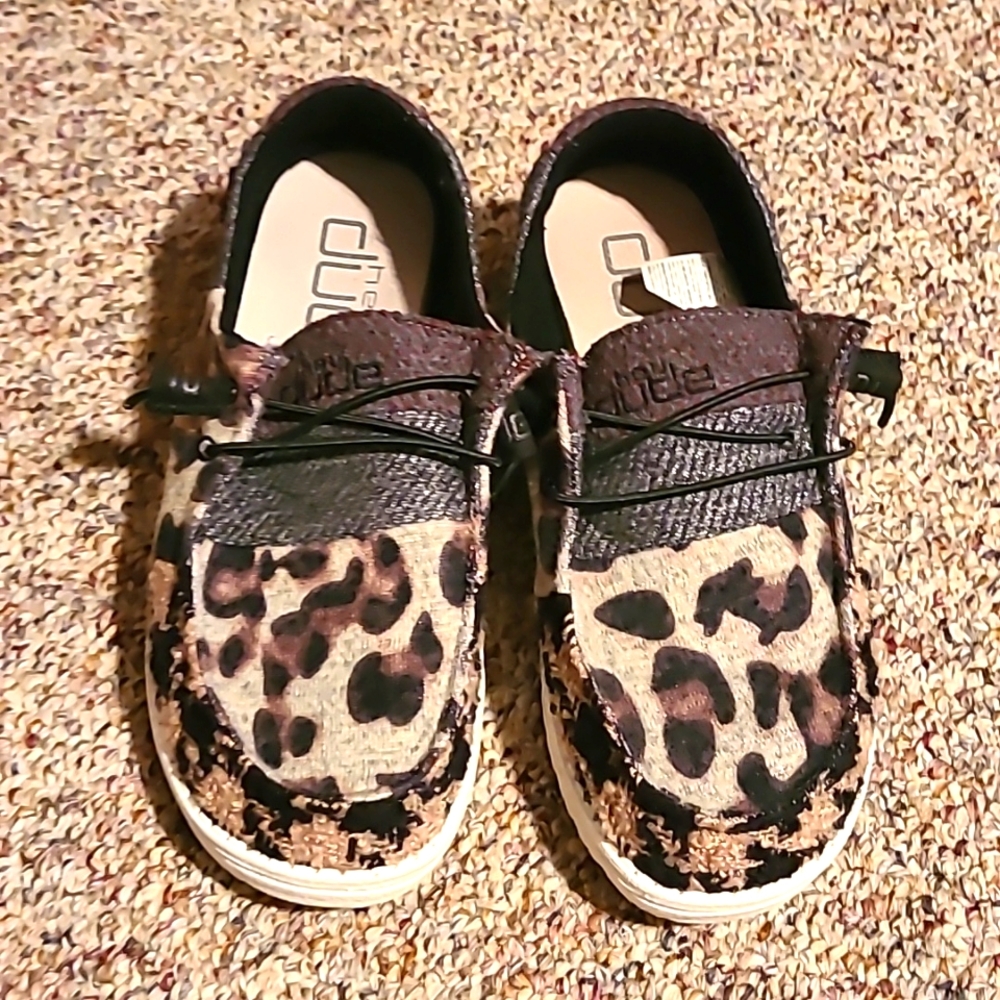 Leopard print/solid Hey Dudes
